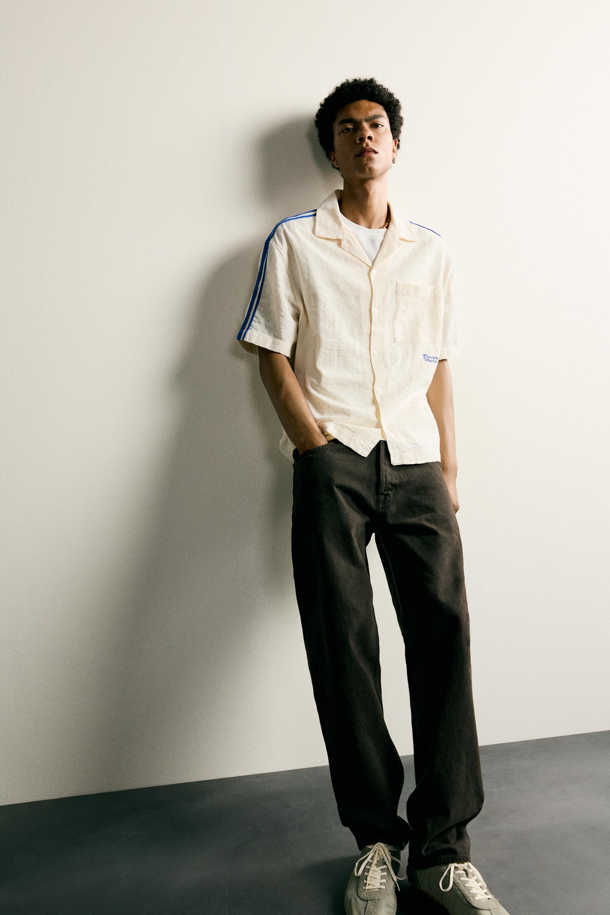CHEMISE À BANDES AVEC BRODERIE EN CONTRASTE